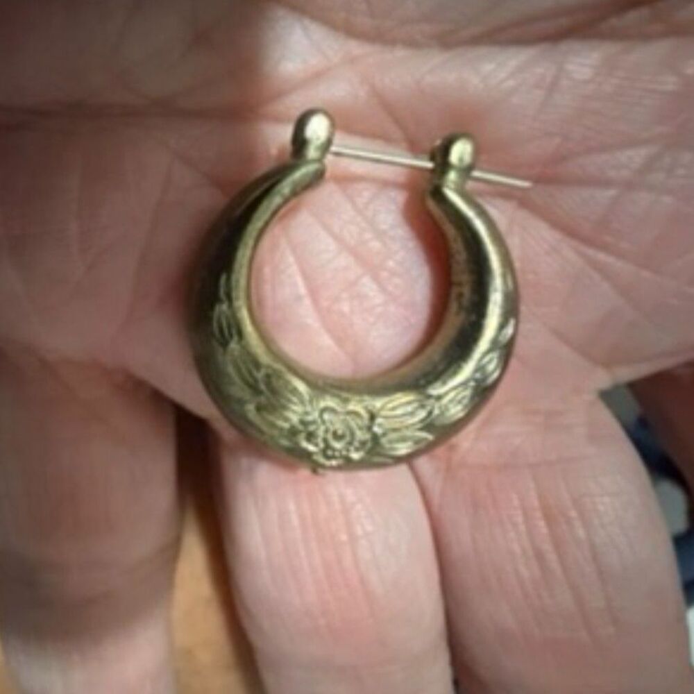 Vtg 14K hand carved Hollow floral rose hoop earrings